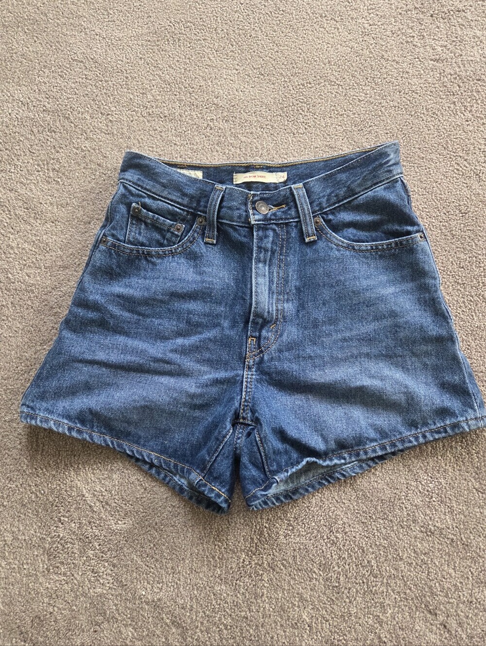 Levi's 80s Mom Jean Shorts